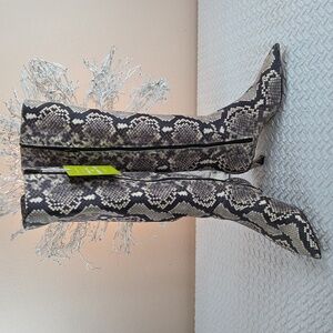 Gianni Bini Leather Boots 6-1/2M Knee High Gray Brown Kitten Heel Snake Pattern